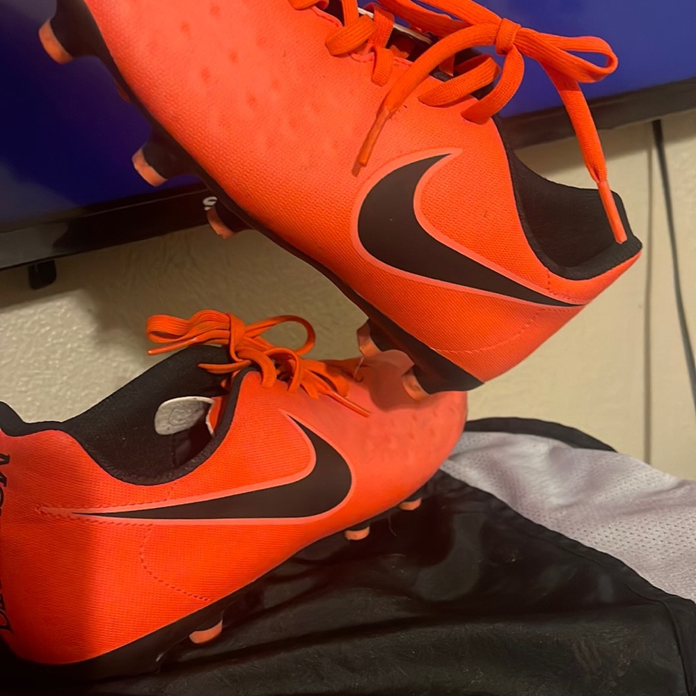 Soccer cleats